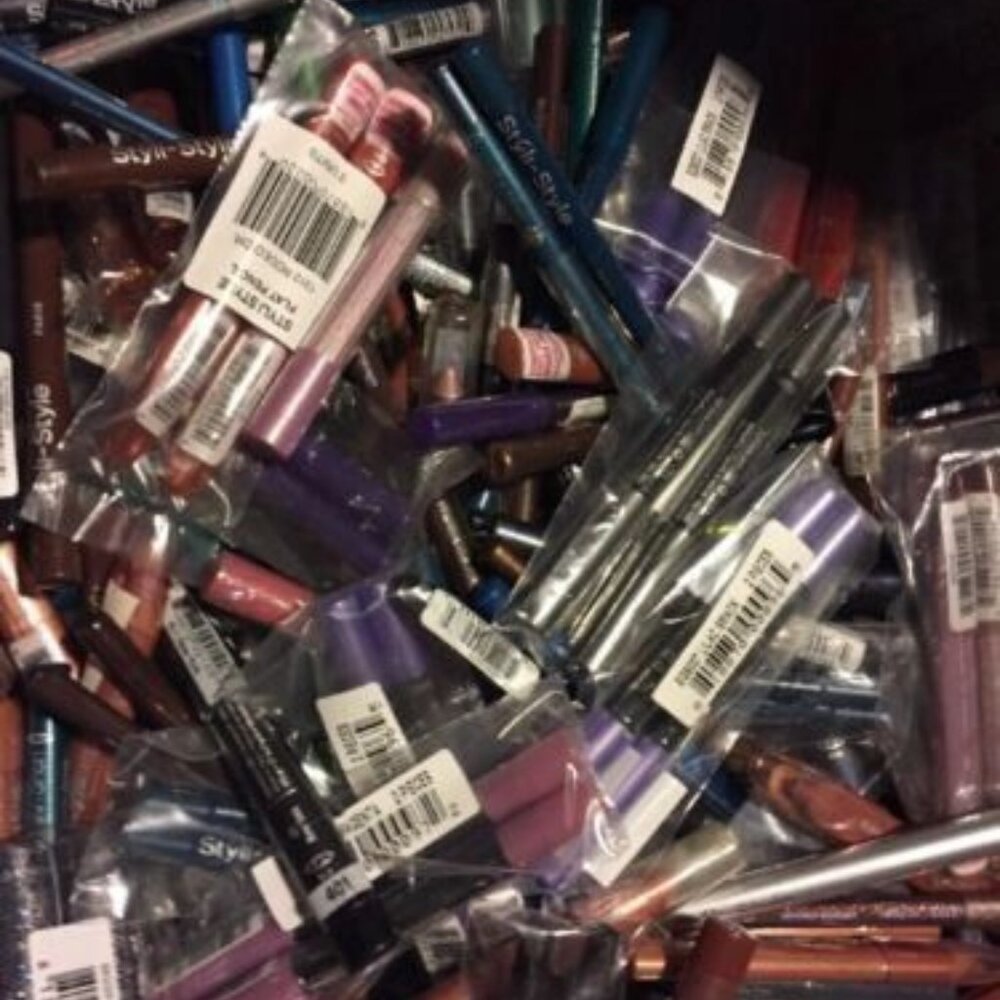 Mystery Box 25 PC. Makeup Lot, Liners, Eyes, Lips, More New & Sealed
